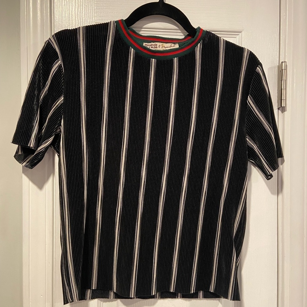 Gypsies & Moondust Size S Black Striped Ribbed Stretch Short Sleeve Crop Top